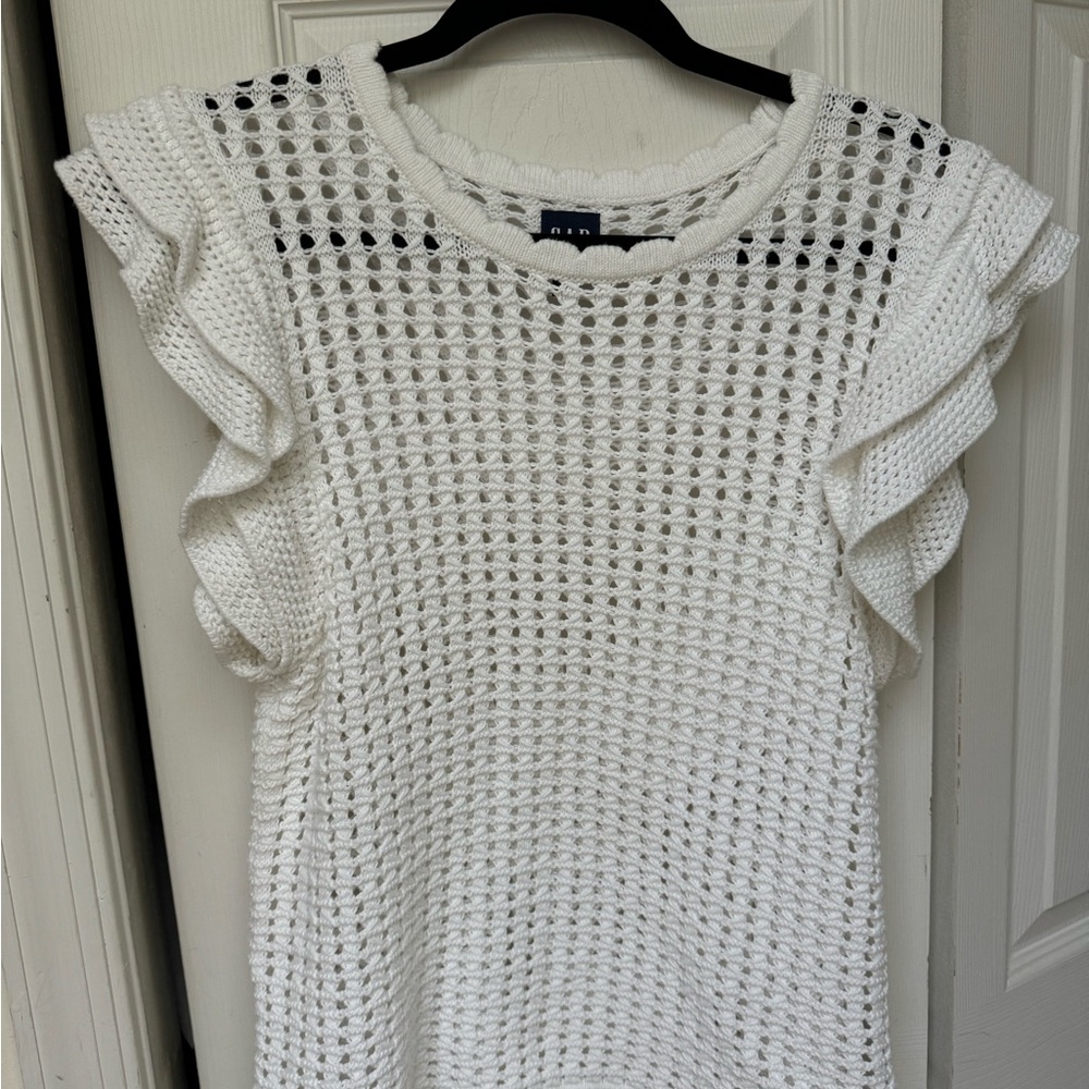 🎉🎉REDUCED GAP ❤️  Totally Adorable Flutter sleeve crochet sleeveless top 🌻